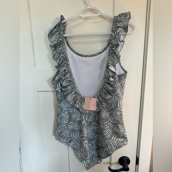 Imagine Perry Women’s Swimsuit NWT XL - Picture 2 of 2